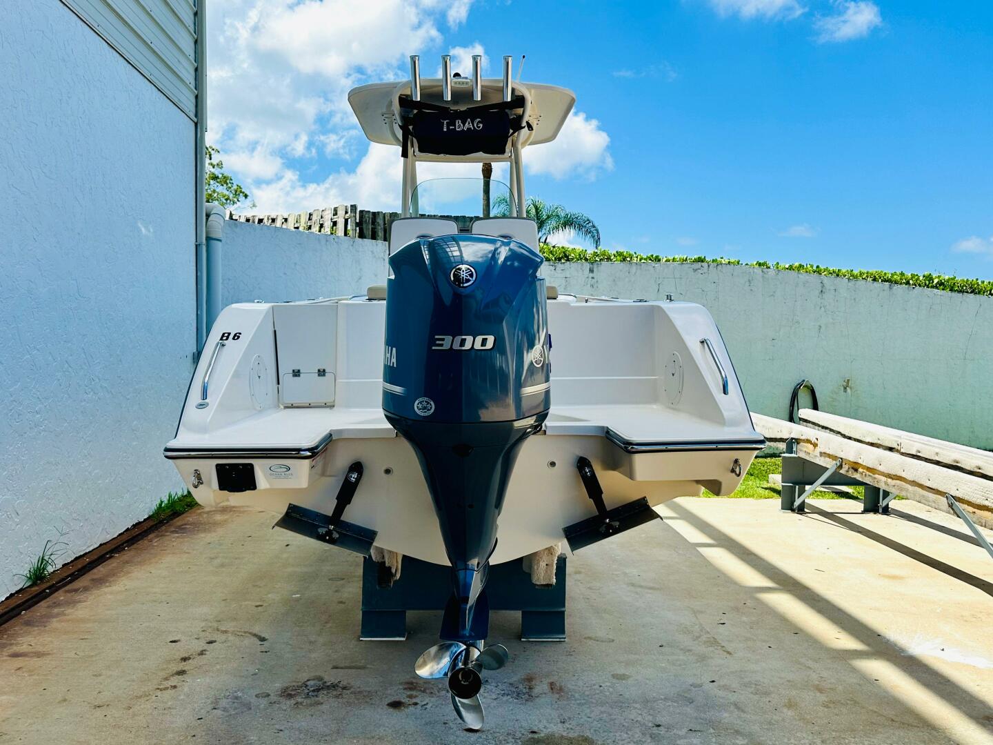 2016 PURSUIT C 238 Center Console Base - Image 12