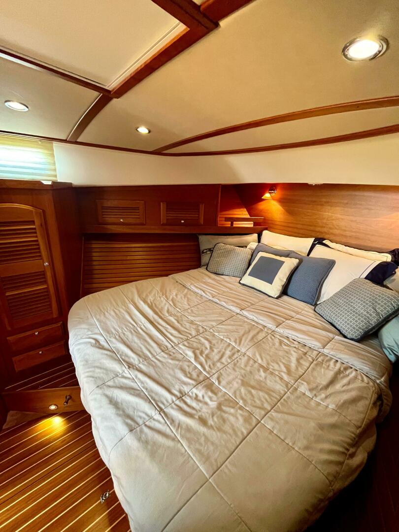 2010 Sabre 40 Sedan - Image 32