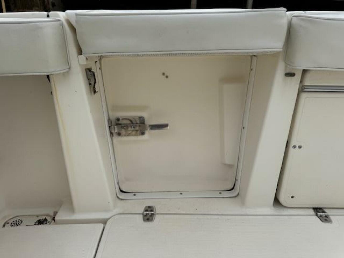 2002 Pursuit 3000 Express - Image 10