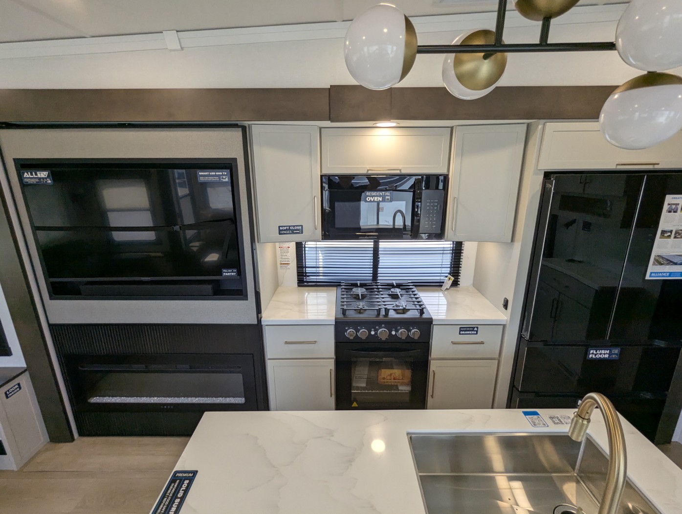 2027 Alliance RV Paradigm 310RL - Image 24