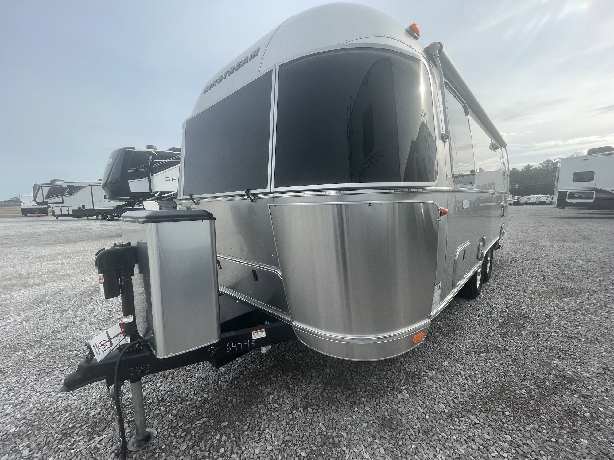 2026 AIRSTREAM FLYING CLOUD 23FBT - Image 3