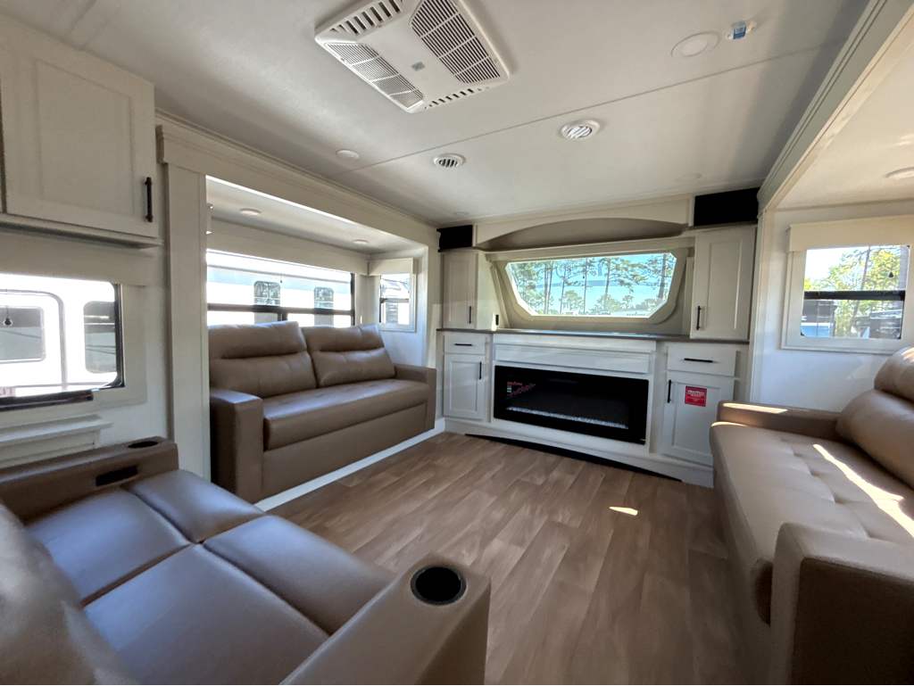 2026 GRAND DESIGN SOLITUDE 380FL - Image 23