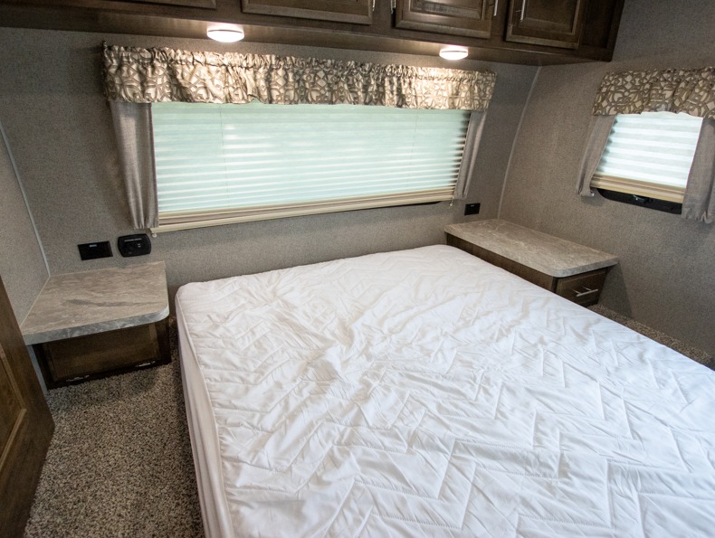 2019 Forest River Rockwood Ultra Lite 2604WS - Image 23