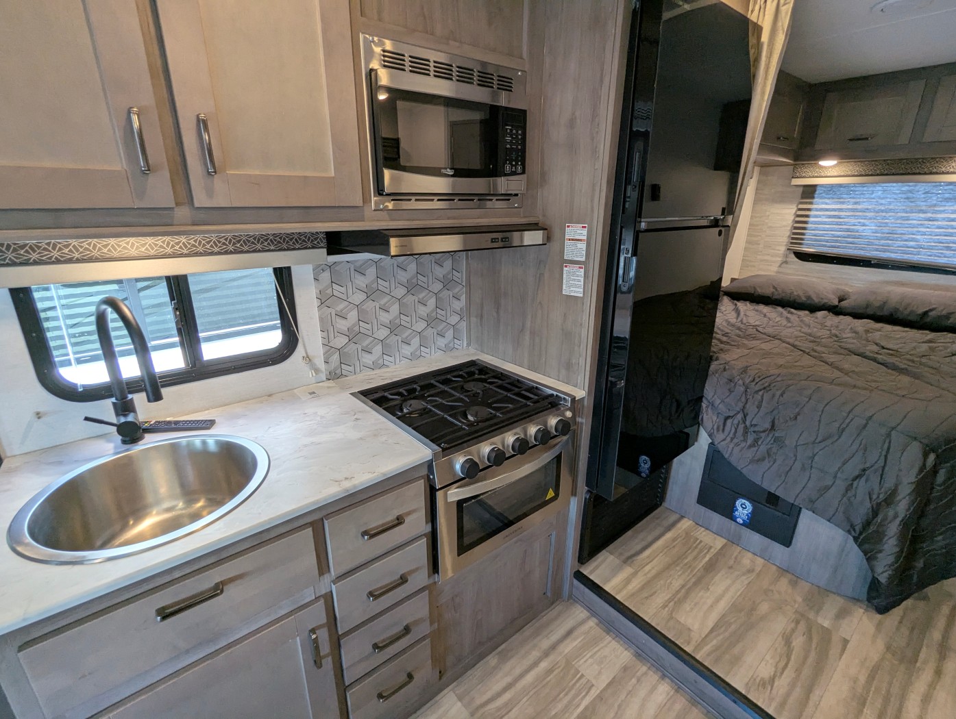 2025 Gulf Stream Conquest Class C 6238 - Image 14
