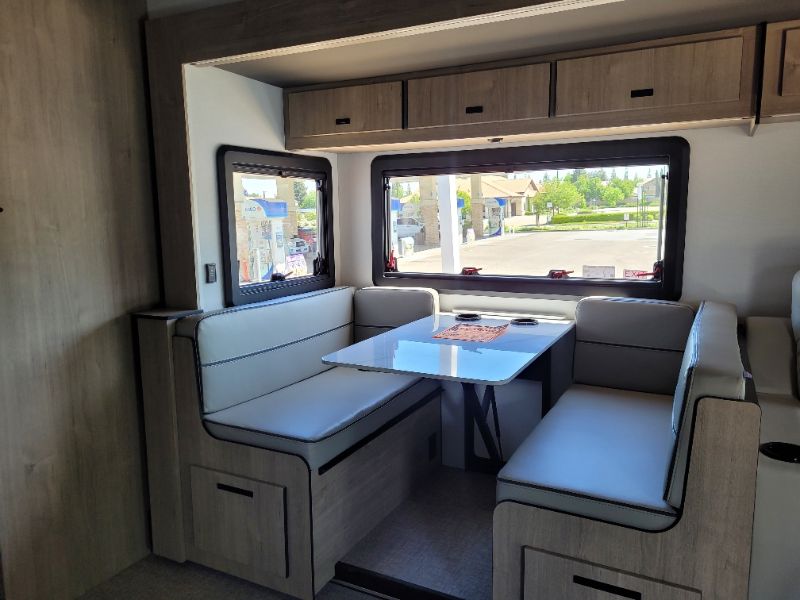 2026 Grand Design Lineage Series F 31ZW5 - Image 10