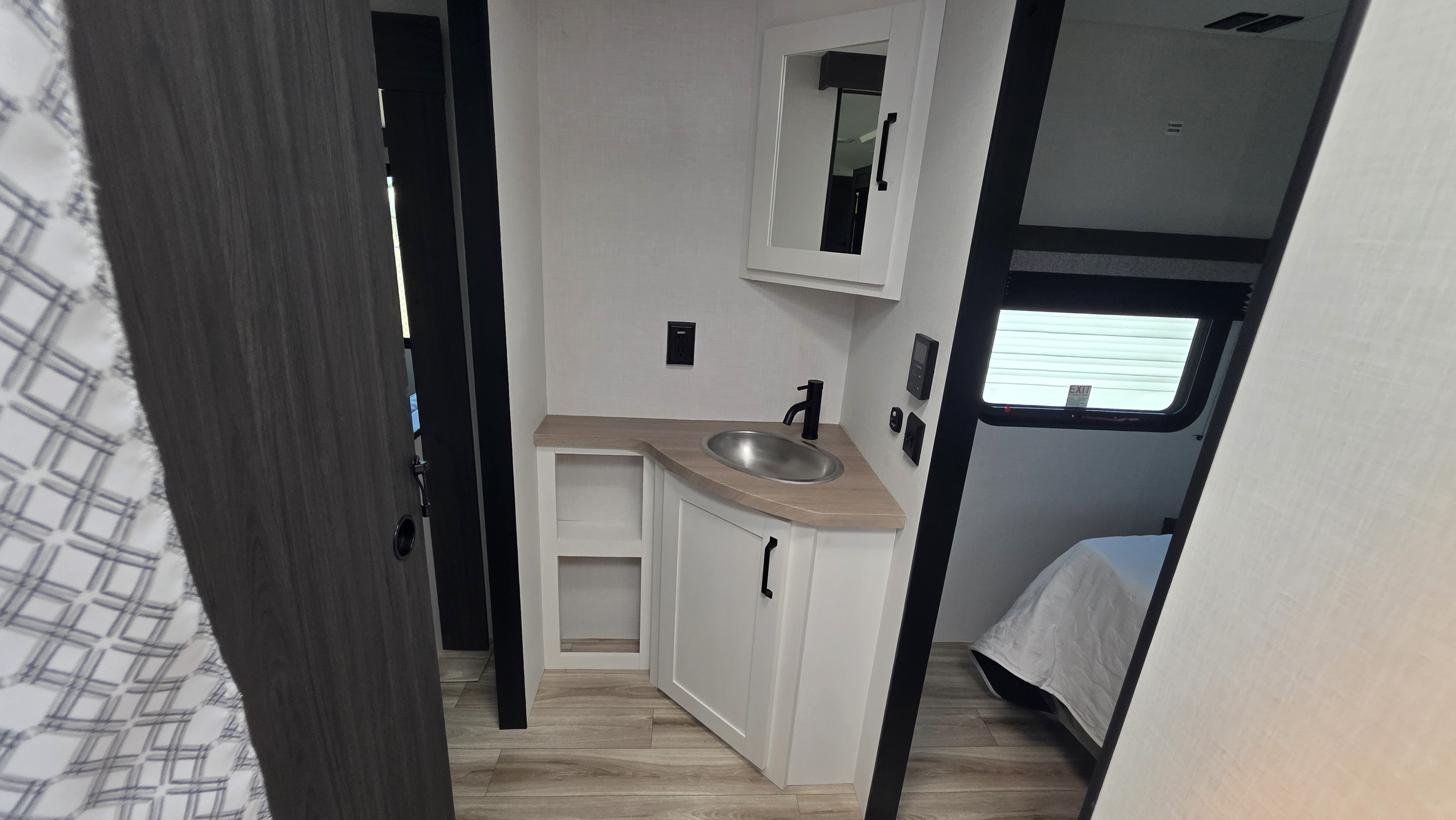 2027 VENTURE RV SIENNA 311VDB - Image 13