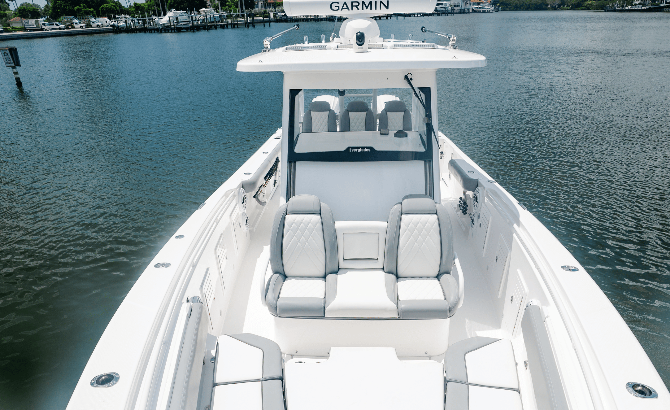 2024 EVERGLADES 365CC - Image 10