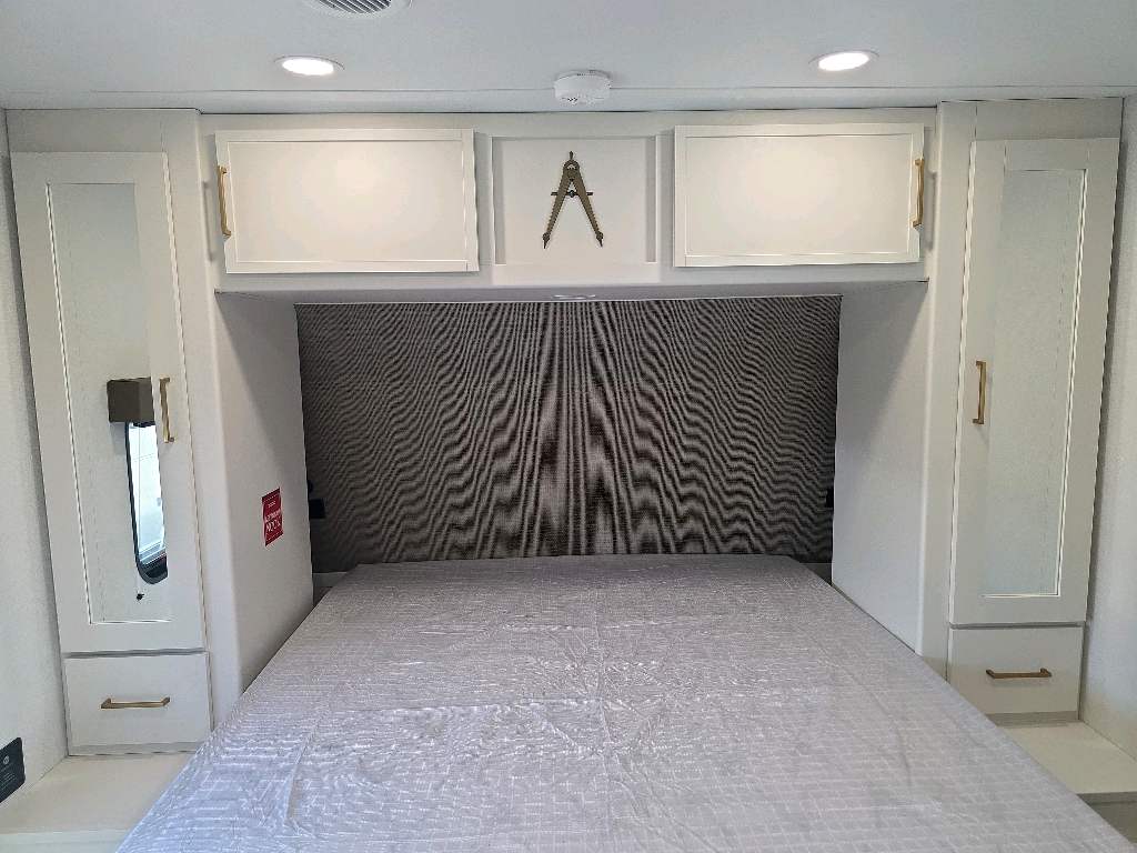 2027 GRAND DESIGN TRANSCEND 265BHT - Image 15