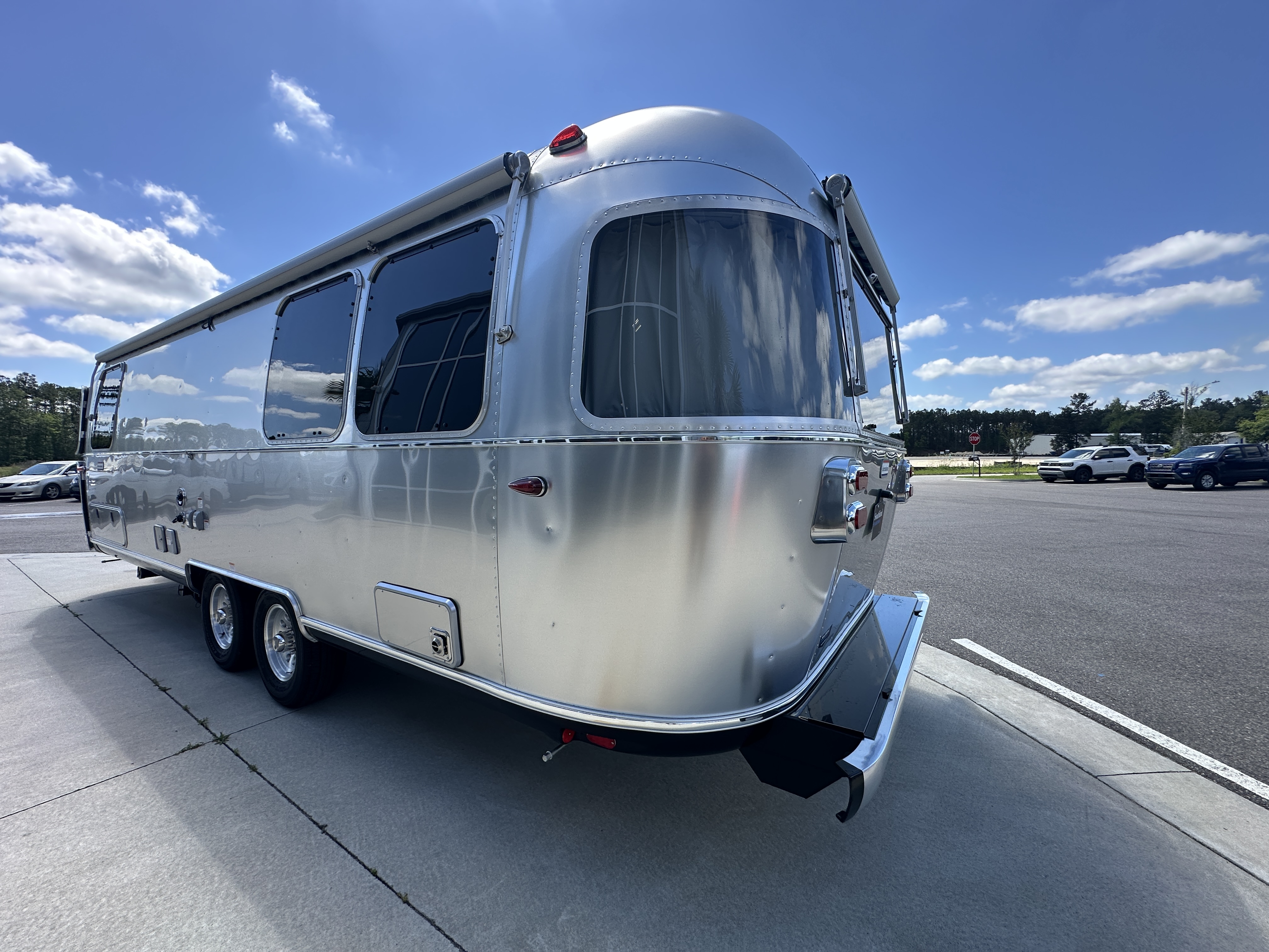 2026 Airstream International 27FB - Image 6
