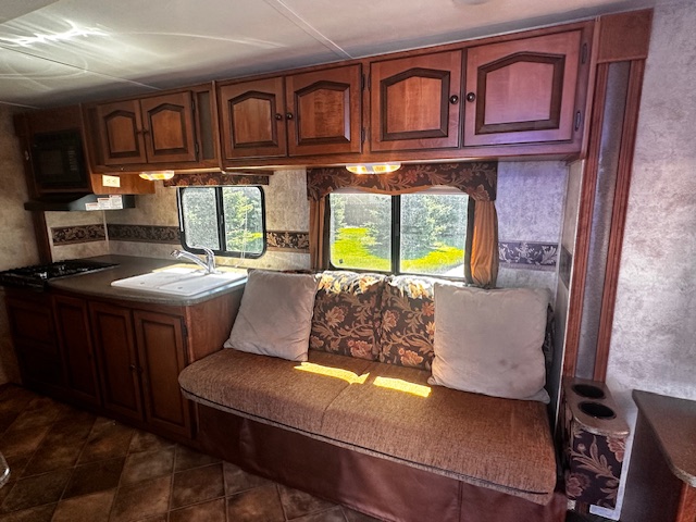 2011 KEYSTONE RV PASSPORT  EXP 235 - Image 11
