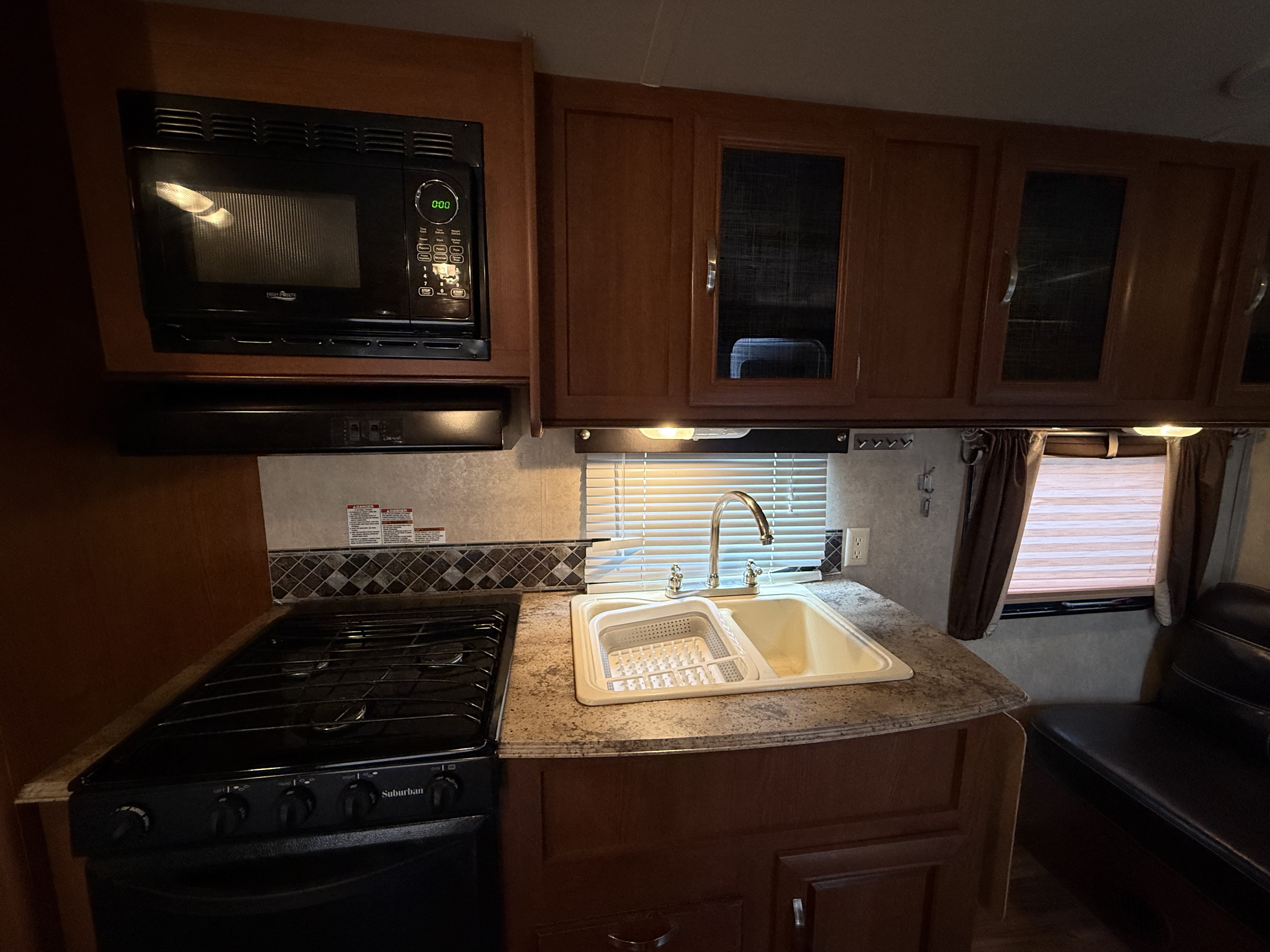 2016 WILDWOOD X-LIGHT SERIES 241QBXL - Image 16