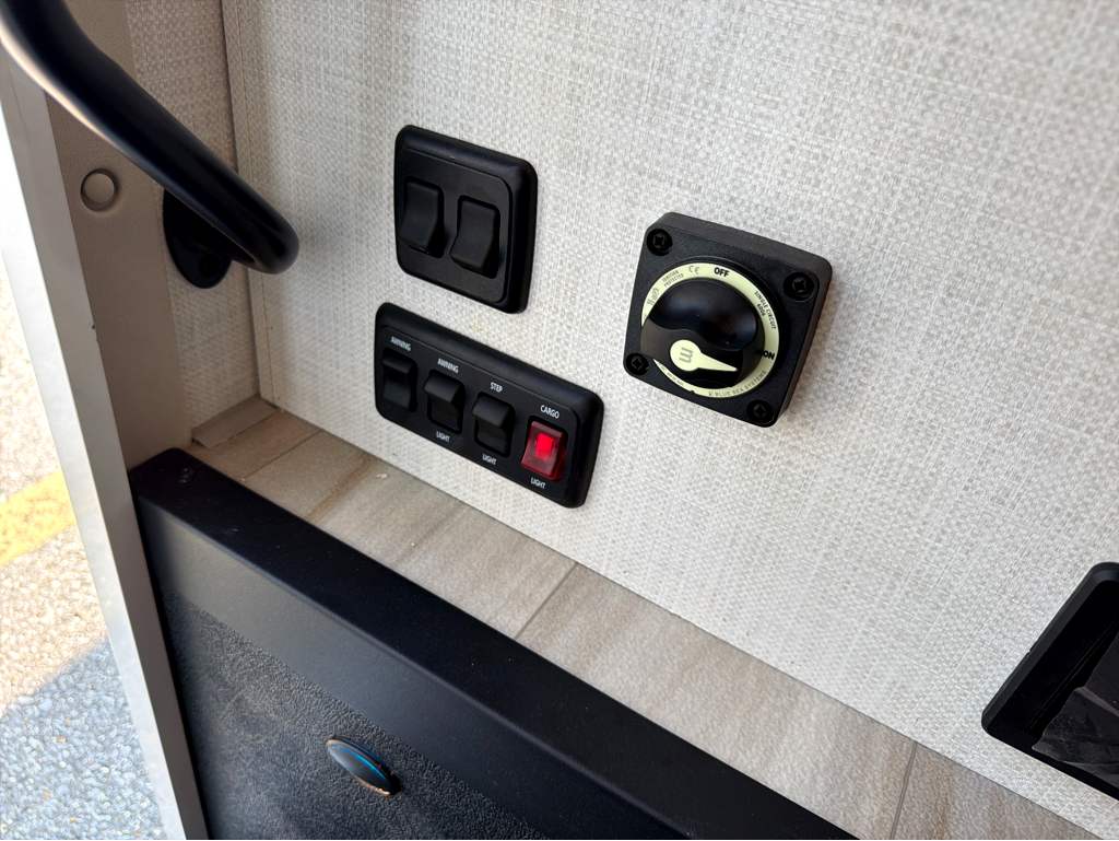 2027 THOR MOTOR COACH MAGNITUDE GA28 - Image 18