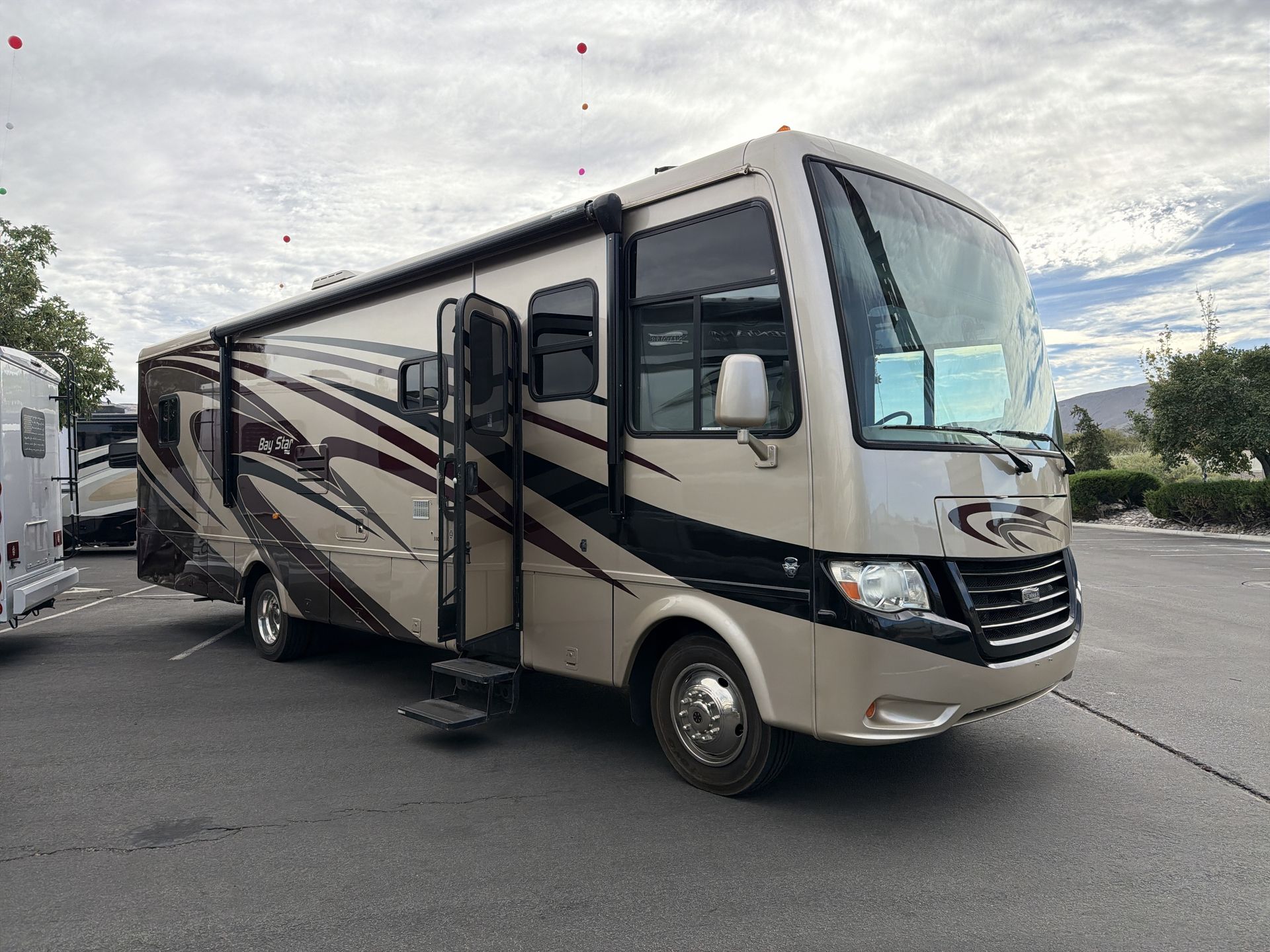 2014 Newmar Bay Star 3309 - Image 2