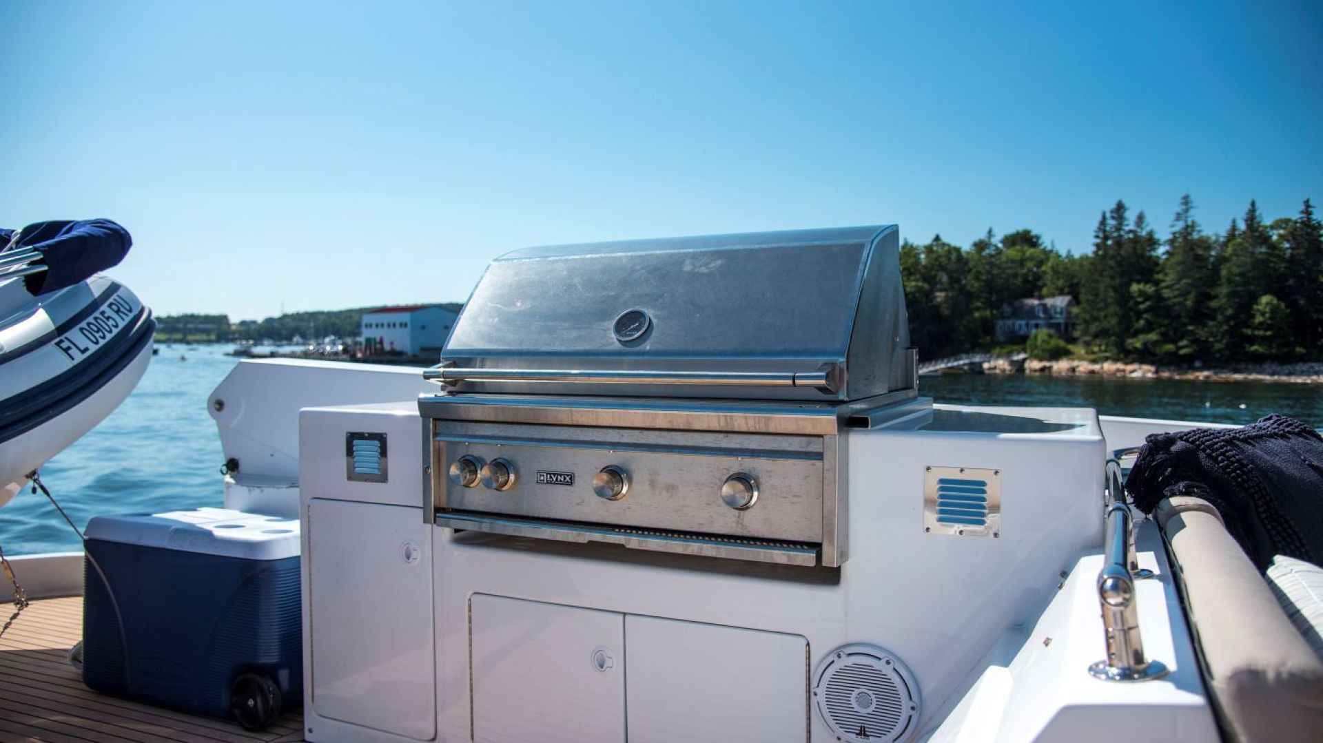 1998 Hatteras Sport Deck - Image 24