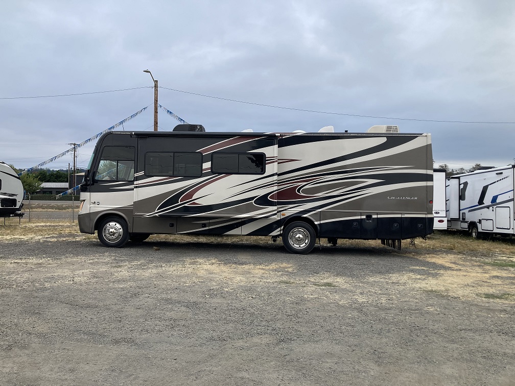 2012 Thor Motor Coach Challenger 32VS - Image 5