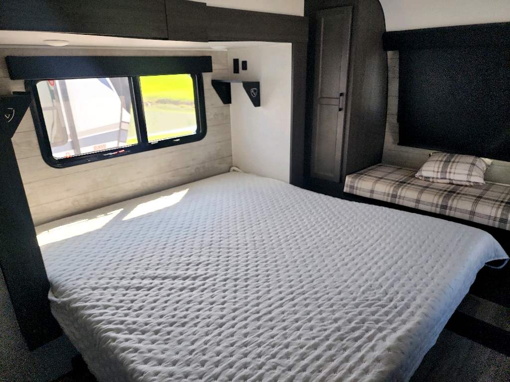 2025 VENTURE RV SPORTTREK 363VFR N/R - Image 20