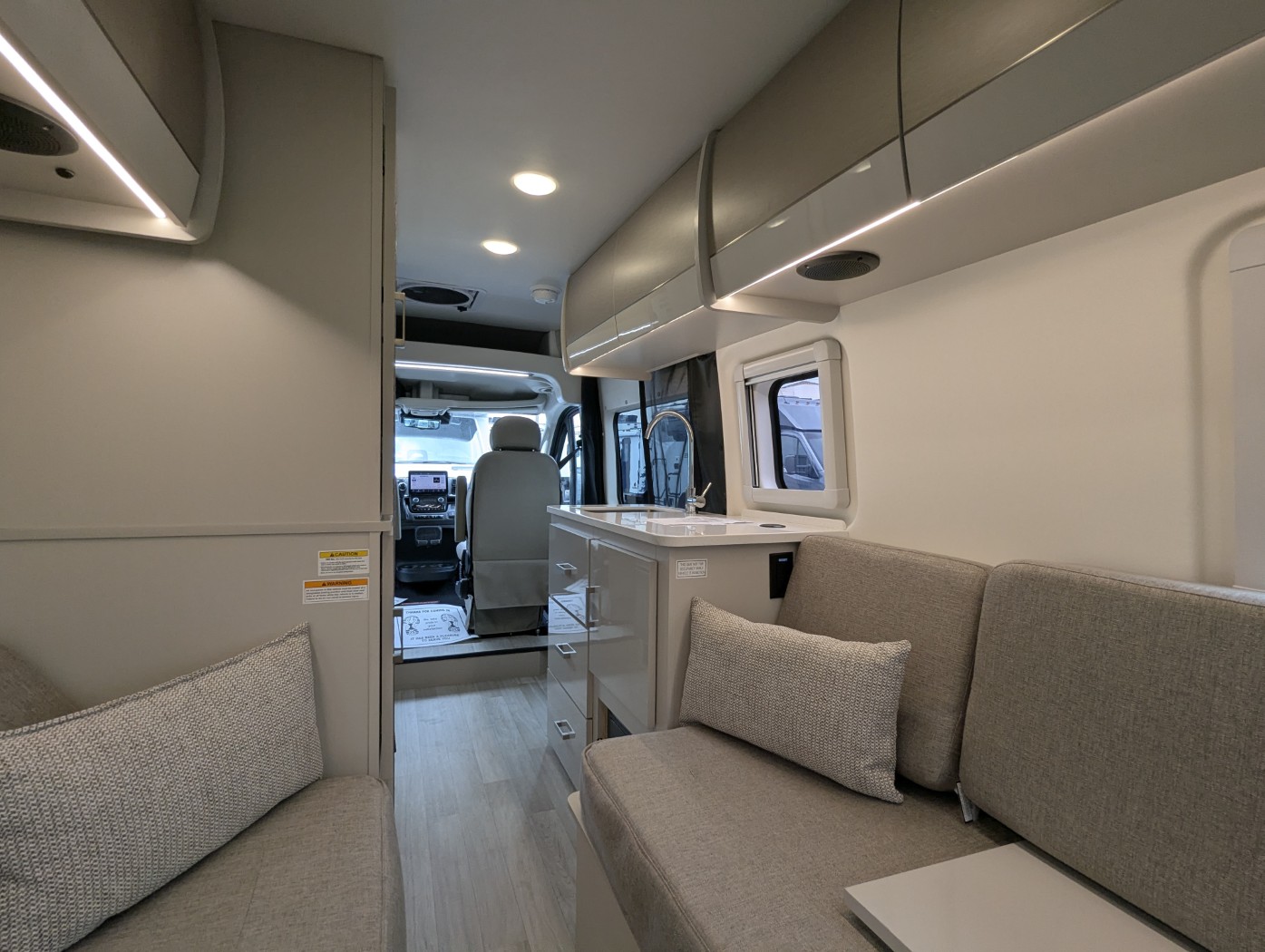 2027 Thor Motor Coach Tellaro 20U - Image 23