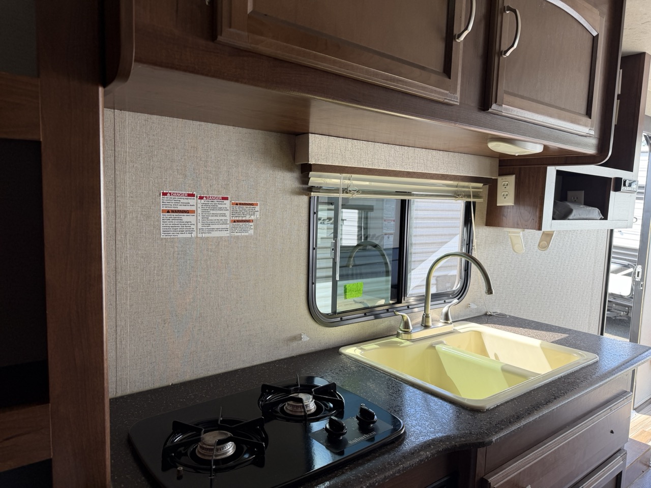 2017 Coachmen Freedom Express Special Edition 17BLSE - Image 10