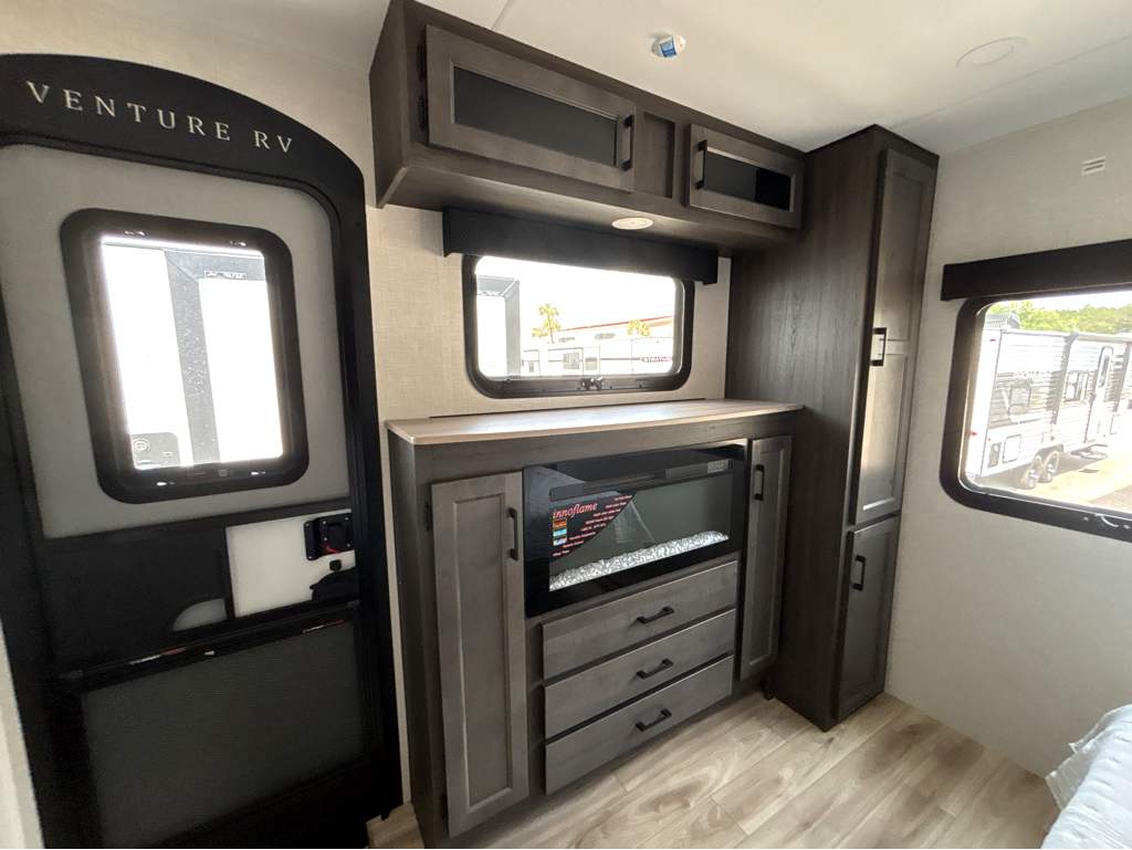 2026 VENTURE RV SPORTTREK 333VFK - Image 26