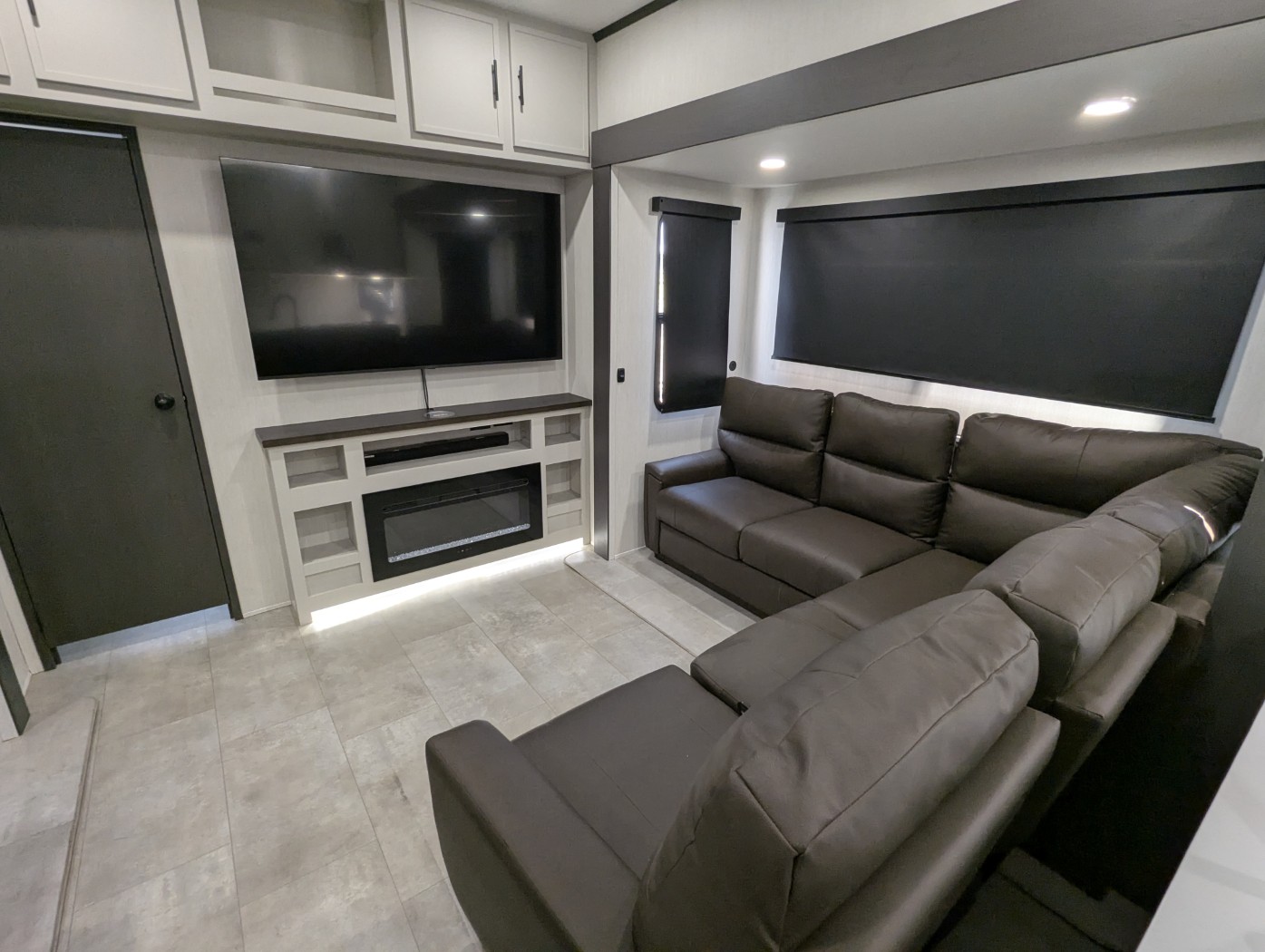 2026 Forest River CRUSADER 2SUITE - Image 24