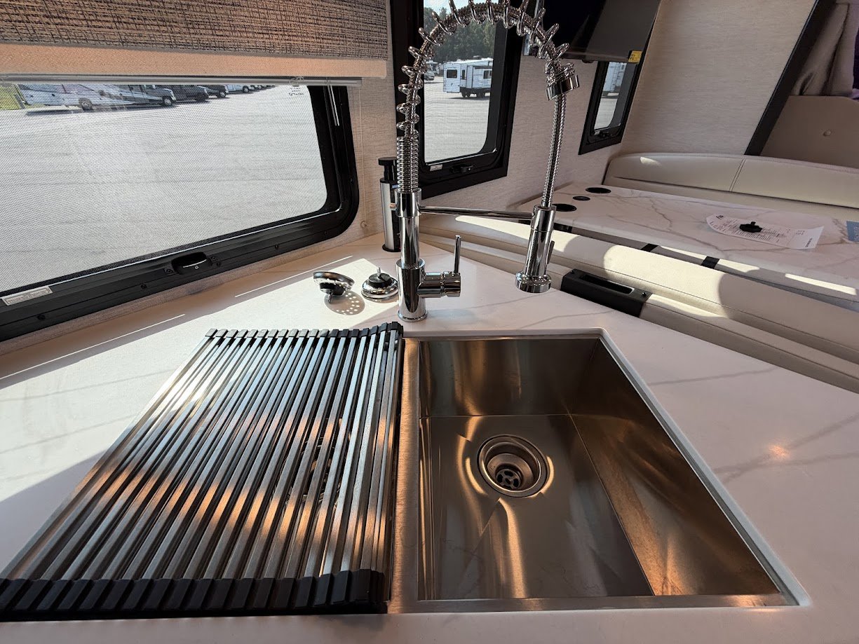 2026 THOR MOTOR COACH MAGNITUDE GRAND X32 - Image 34