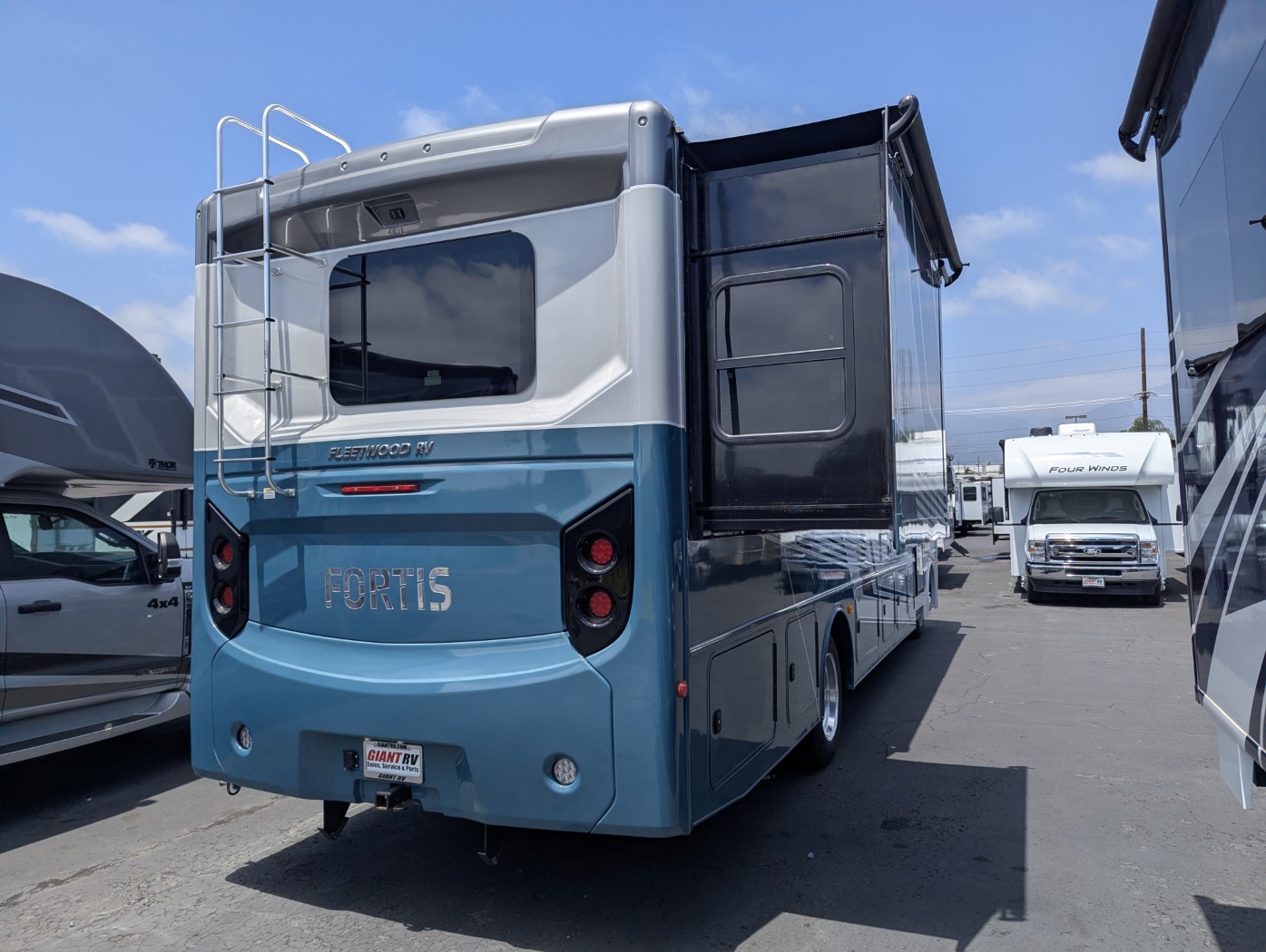 2026 Fleetwood Fortis 34MB - Image 5