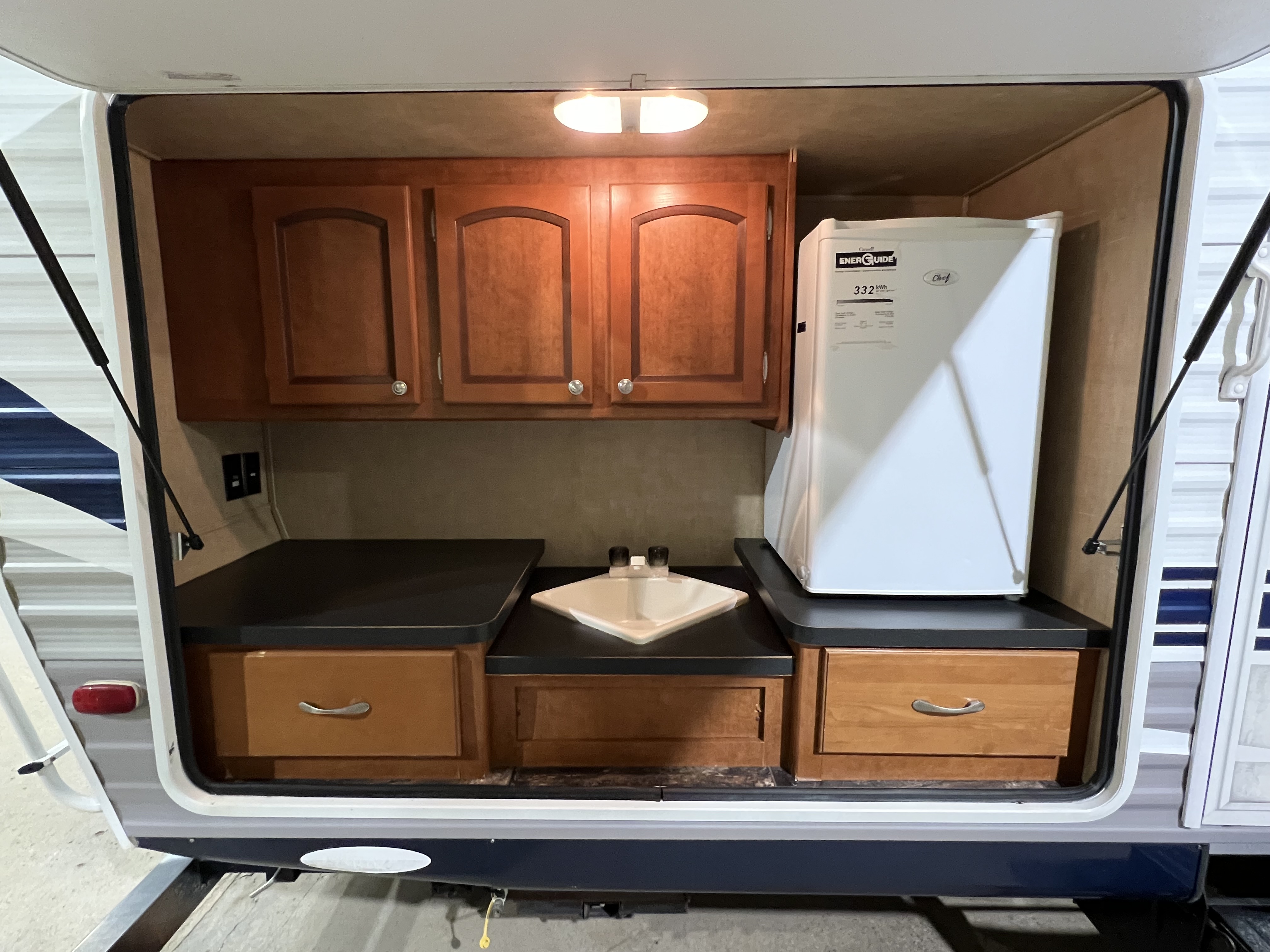 2011 SHASTA REVERE 32BHDS HMS - Image 8