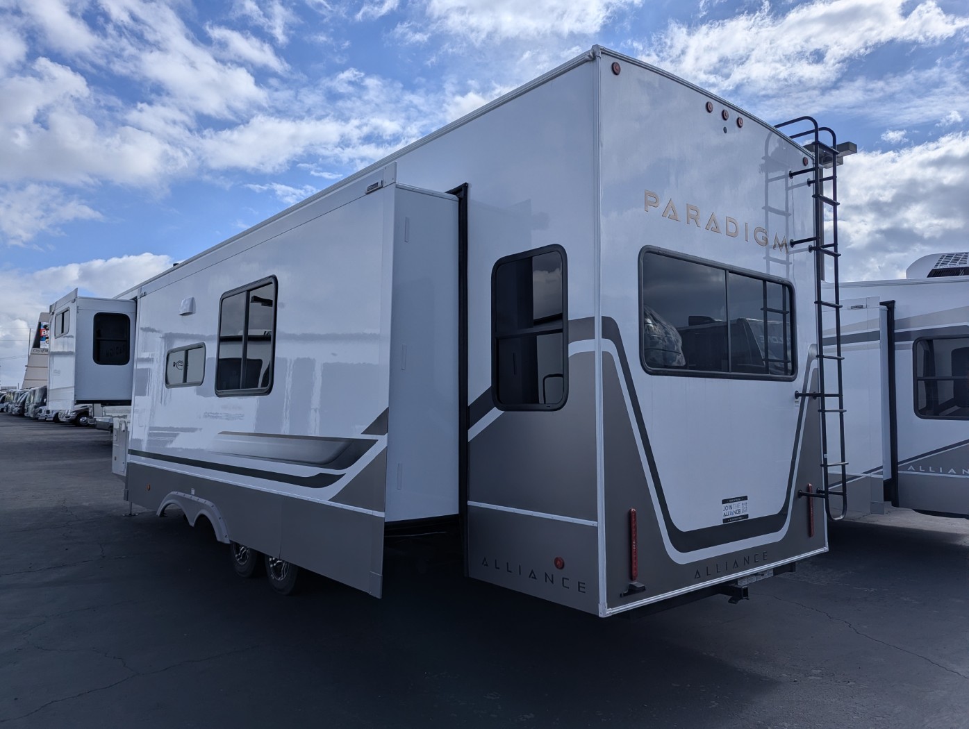 2026 Alliance RV Paradigm 388SP - Image 4