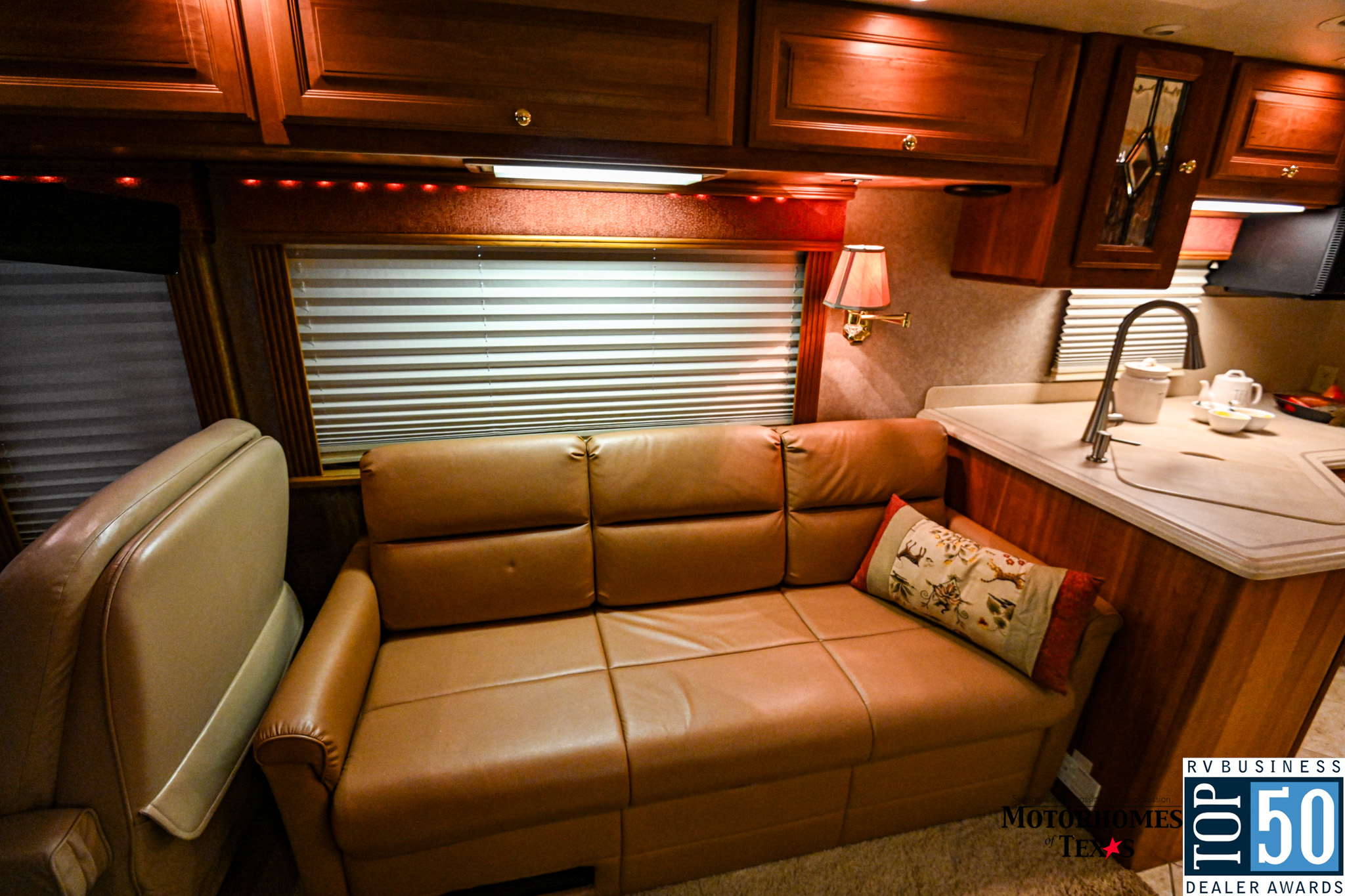2002 Foretravel U320 4020 PBDS - interior 4