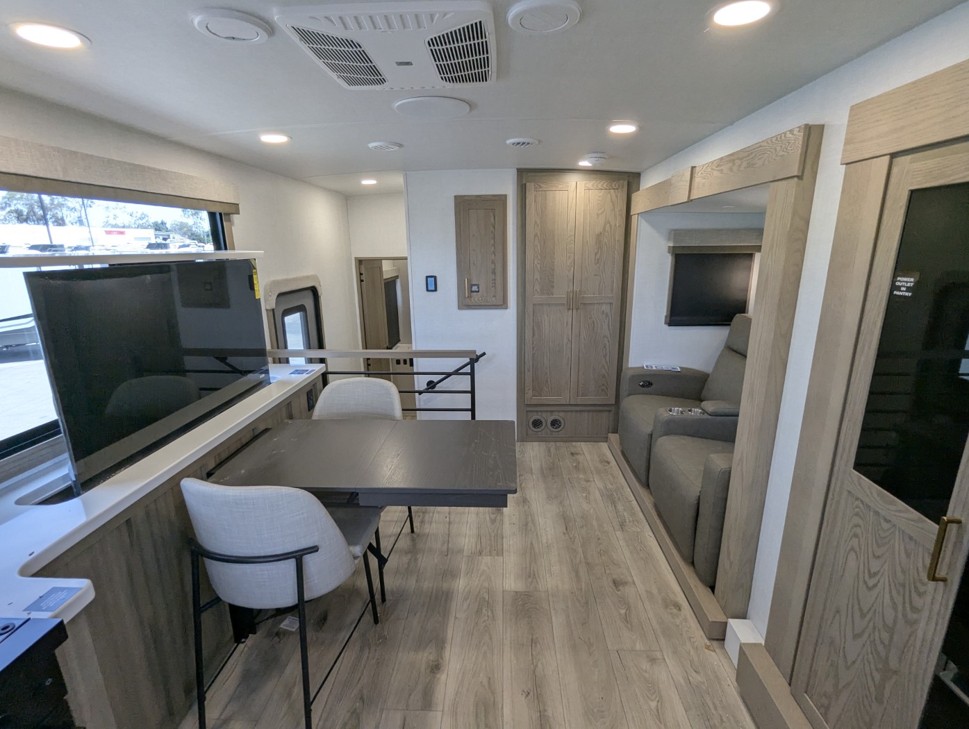 2027 Forest River Rockwood Signature 290SFK - Image 27
