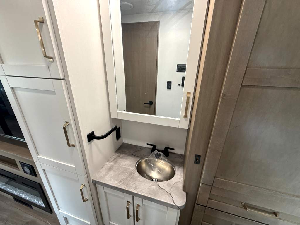 2027 JAYCO GREYHAWK 30Z - Image 33