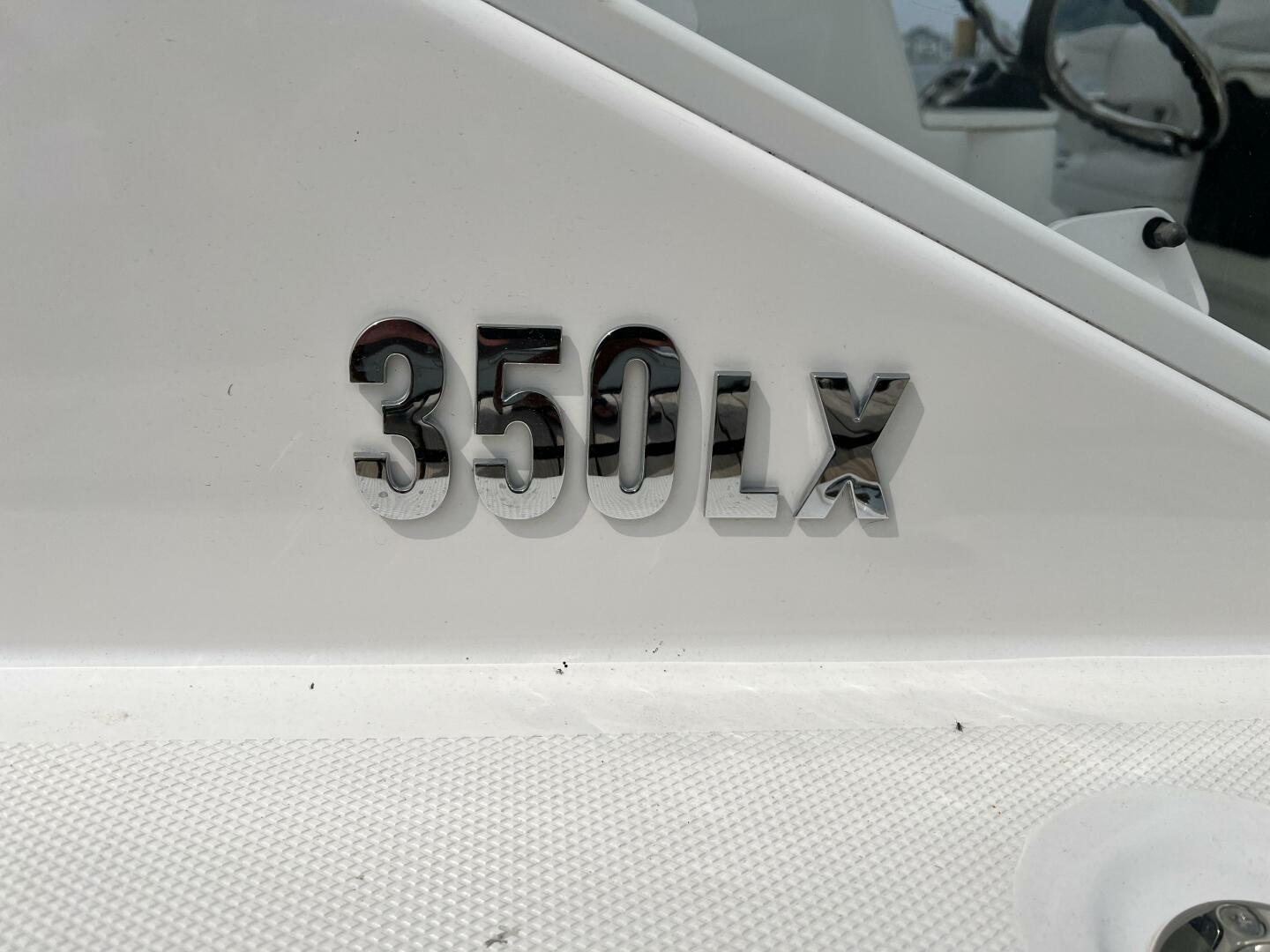 2012 Everglades 350 LX - Image 28