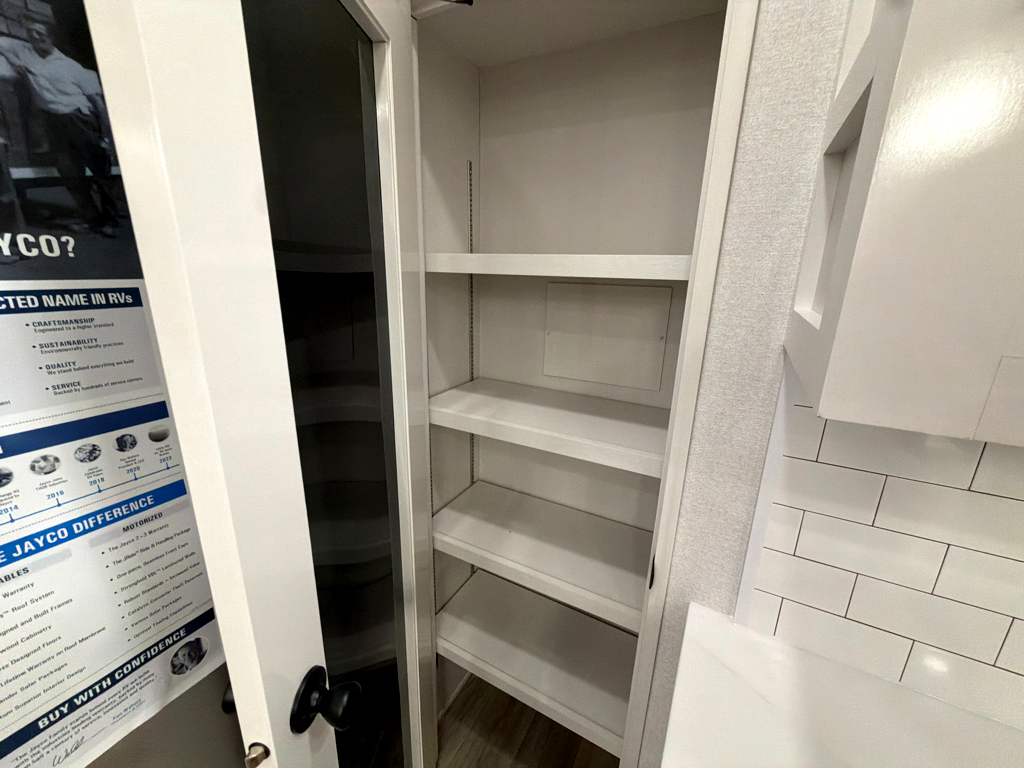 2027 JAYCO PINNACLE 32RLTS - Image 25