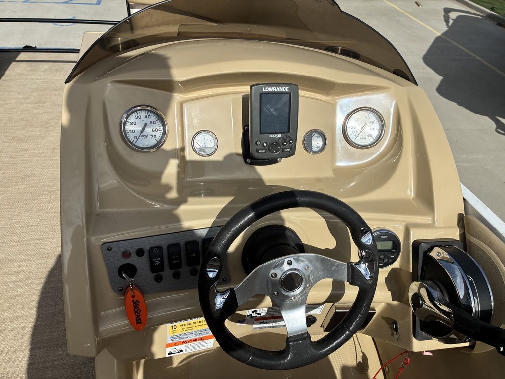 2015 Larson Escape 2200 RT - Image 18