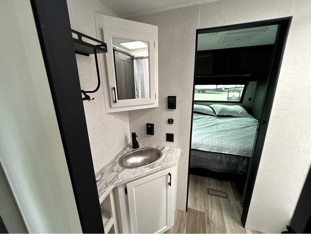 2026 VENTURE RV SPORTTREK 312VBH - Image 15