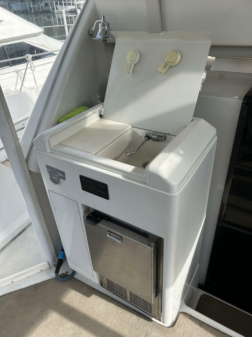 1999 Carver 40 Cockpit - Image 35