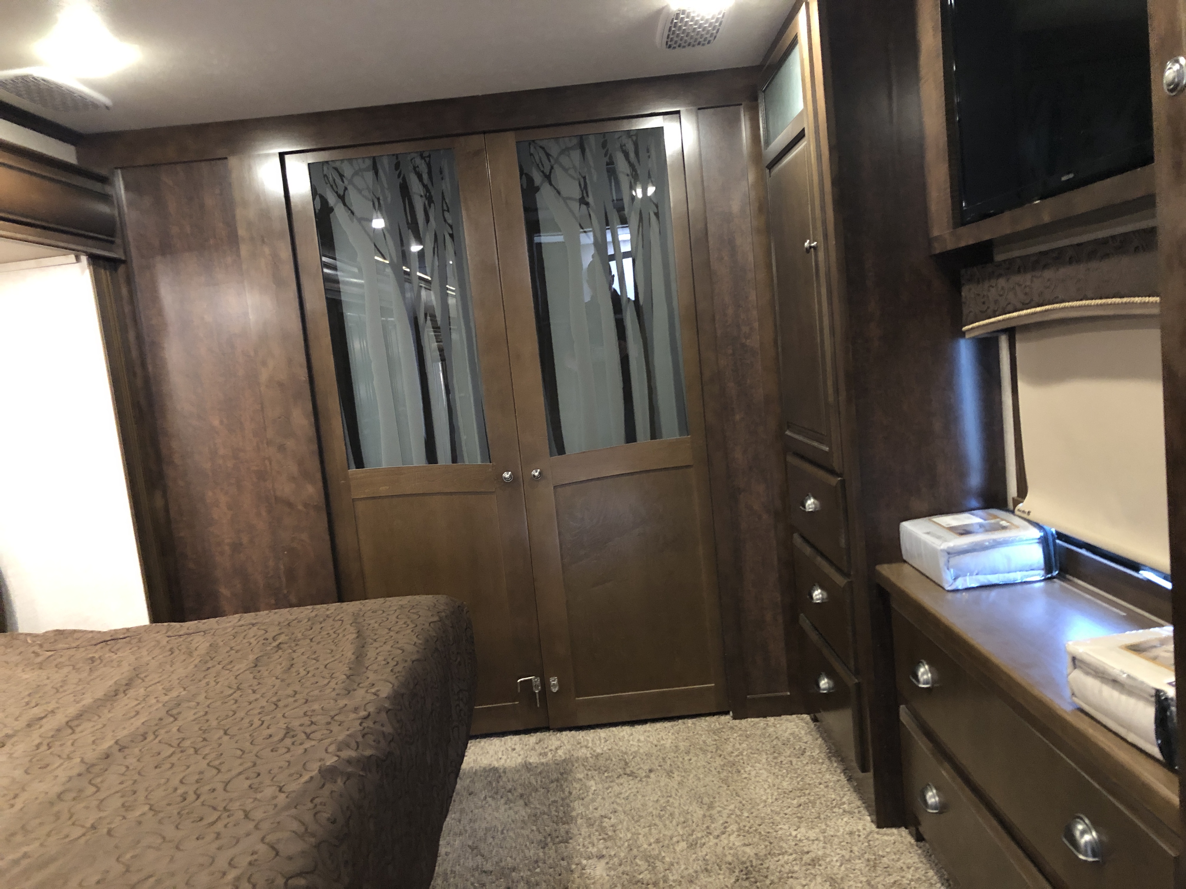 2017 REDWOOD RV 3821RL - Image 32