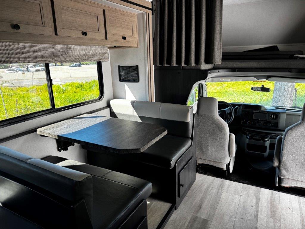 2026 Forest River Sunseeker LE 2550DSLE - Image 13