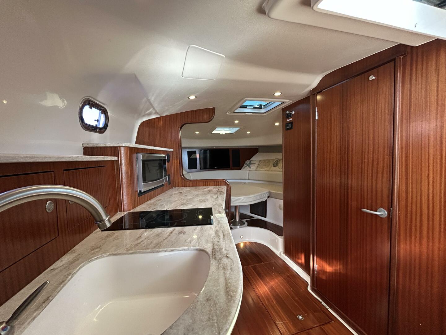 2018 Pursuit OS 385 Offshore - Image 17