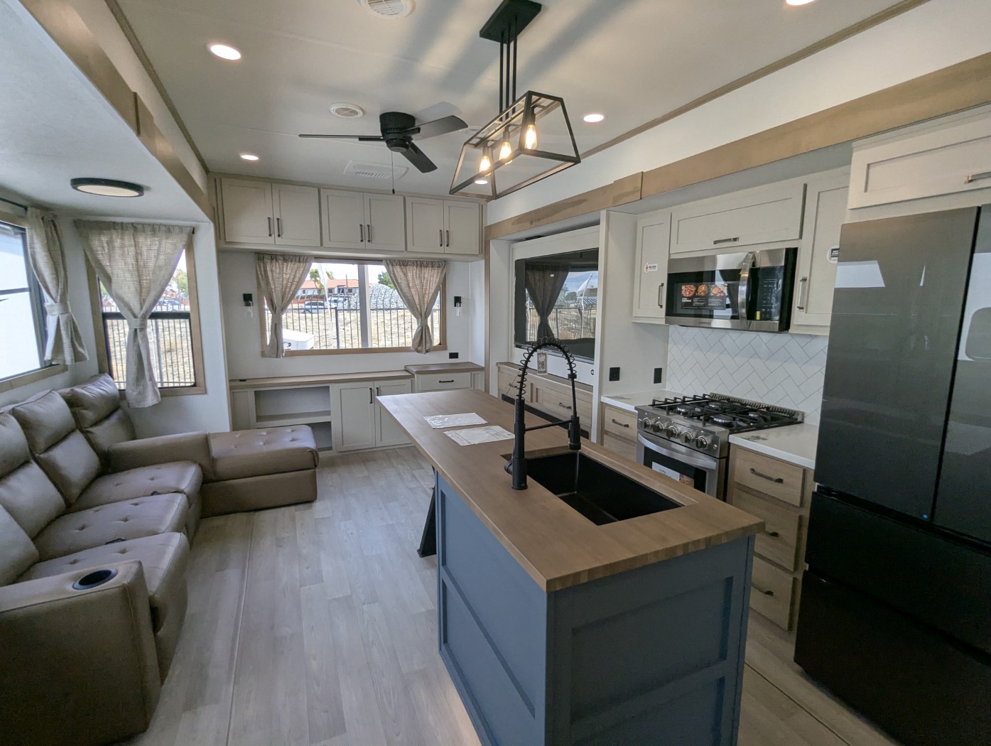 2027 Forest River Sierra 3900HBLR - Image 16