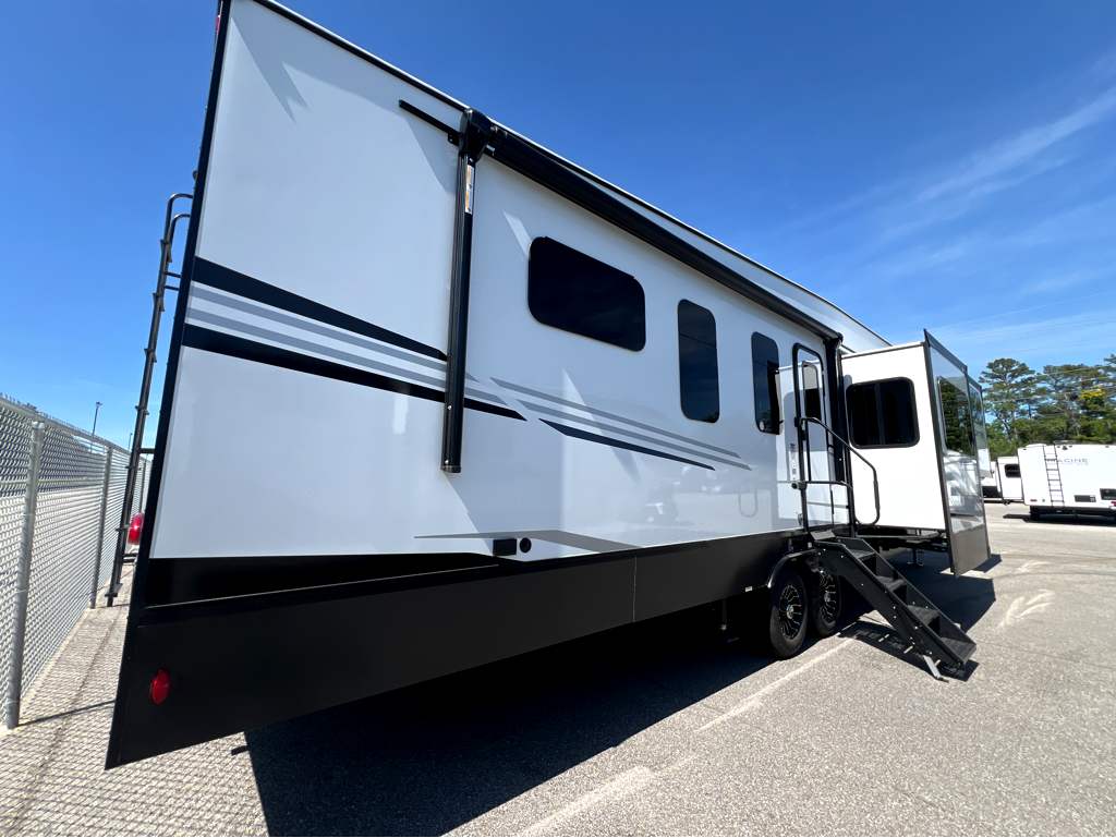 2026 VENTURE RV SPORTTREK 365VFL - Image 4