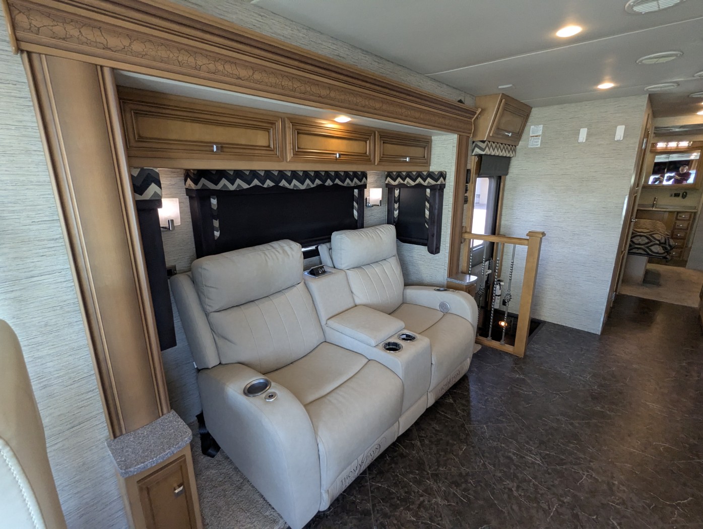 2016 Newmar Bay Star 3403 - Image 18