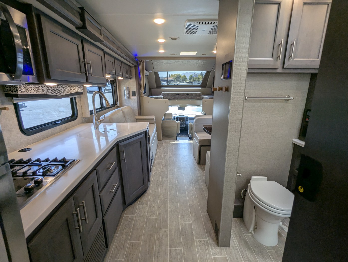 2021 Thor Motor Coach Omni SV34 - 4X4 - Image 27