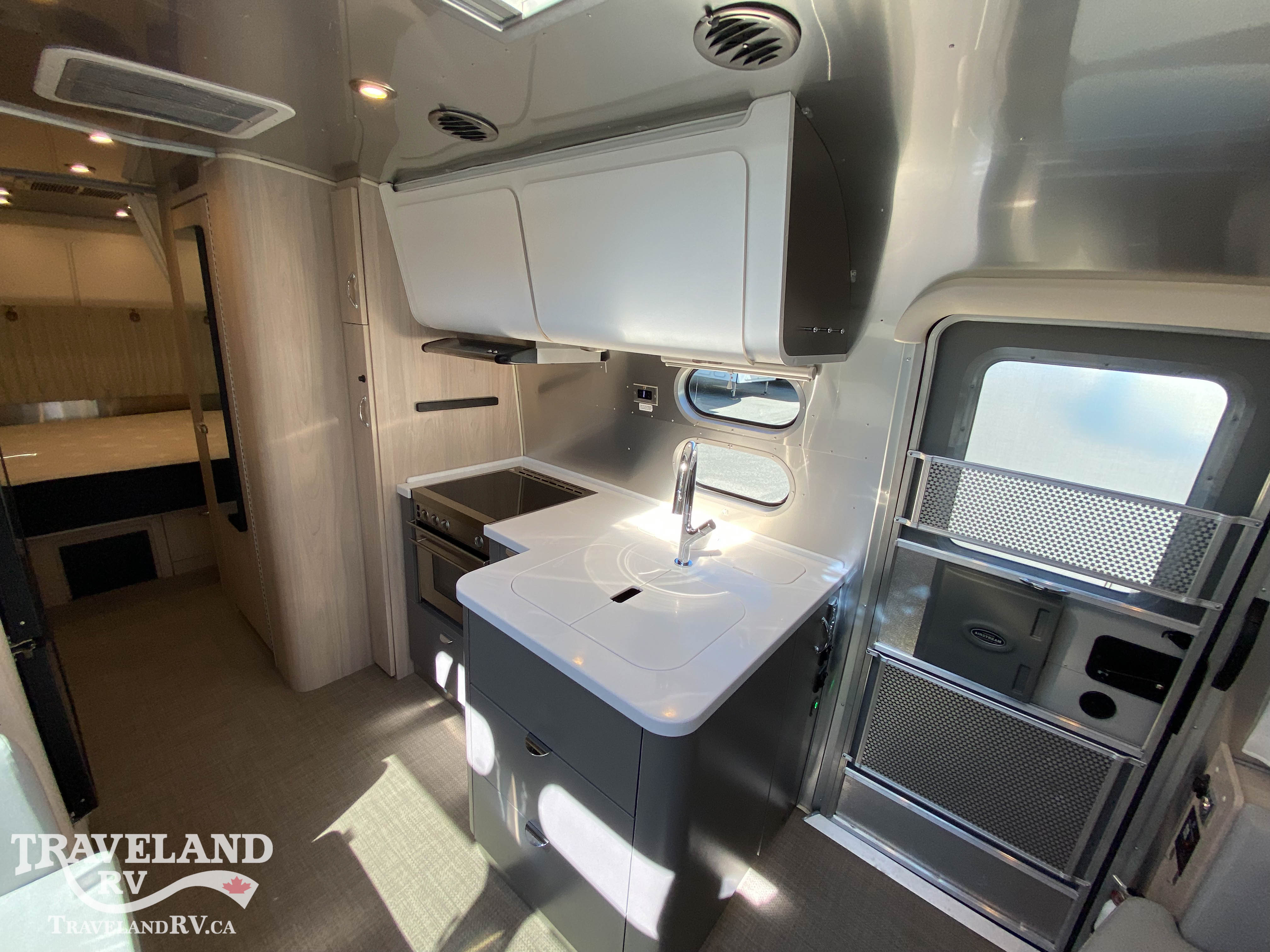 2023 Airstream Globetrotter 25FBQ - Image 8