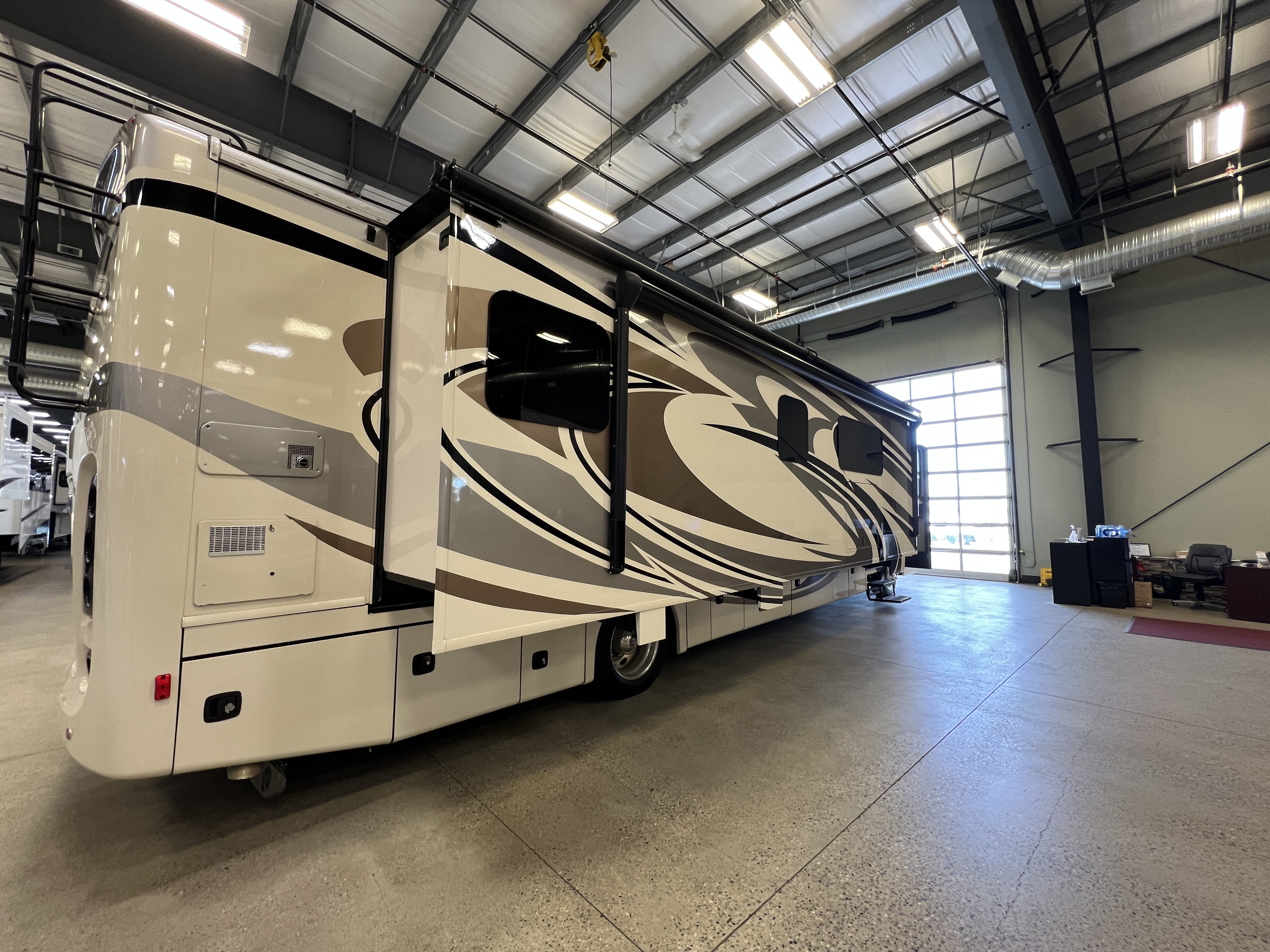 2015 Holiday Rambler Ambassador 38FST - Image 7