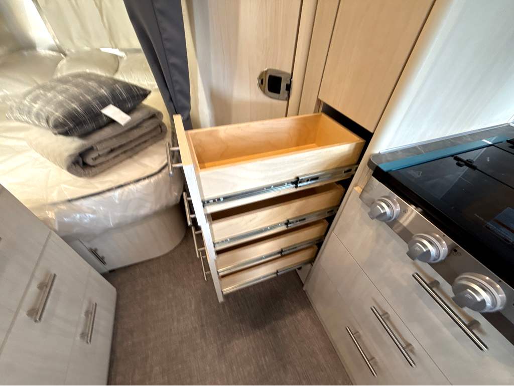 2026 AIRSTREAM FLYING CLOUD 30FBBQ - Image 23