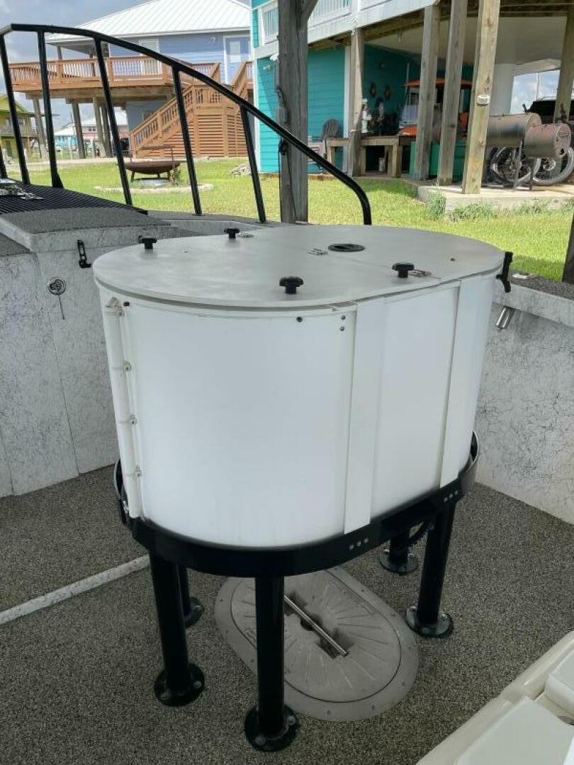 1997 Custom 31 Center Console - Image 4