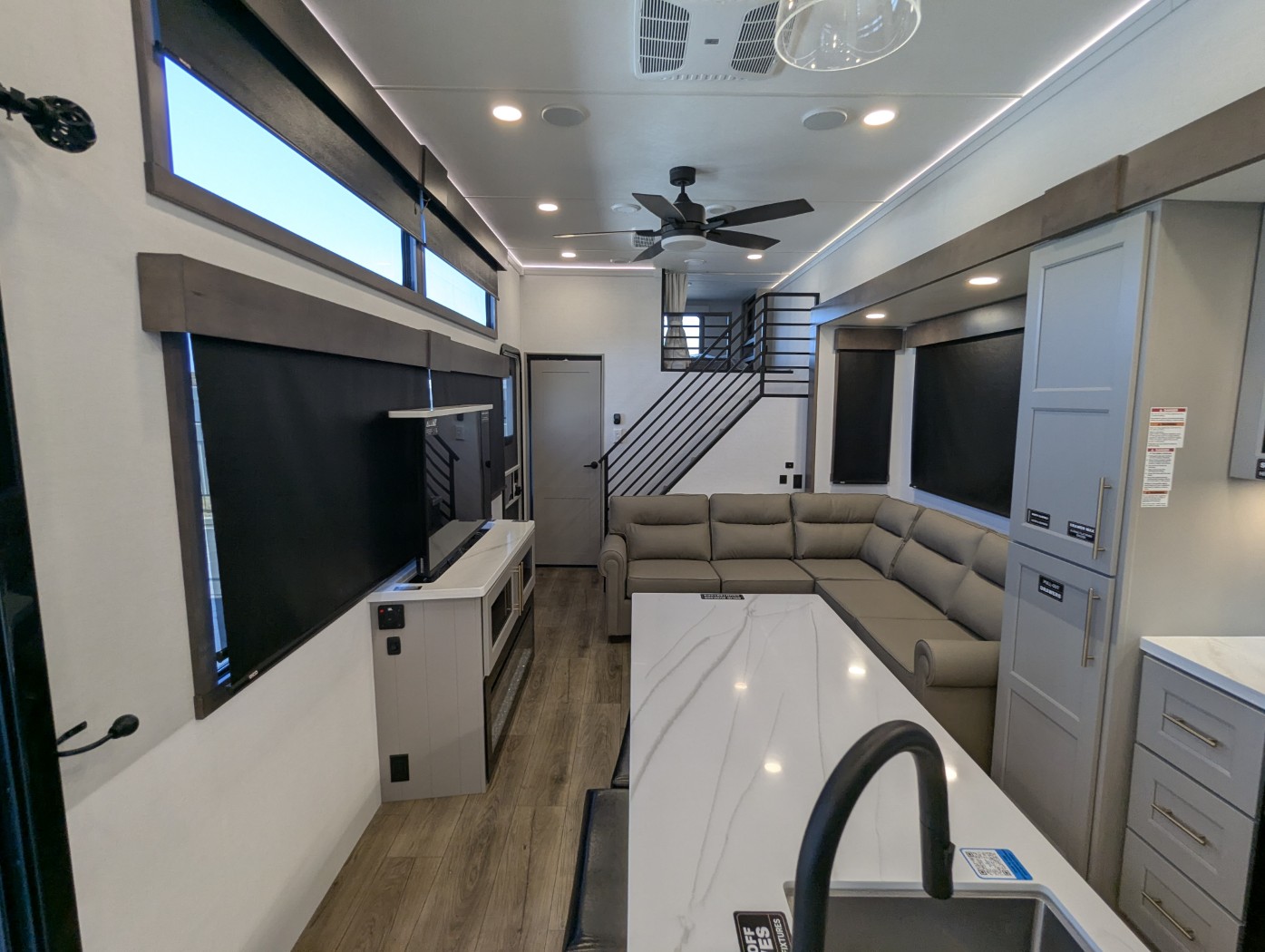 2026 Alliance RV Benchmark 44LFT - Image 37