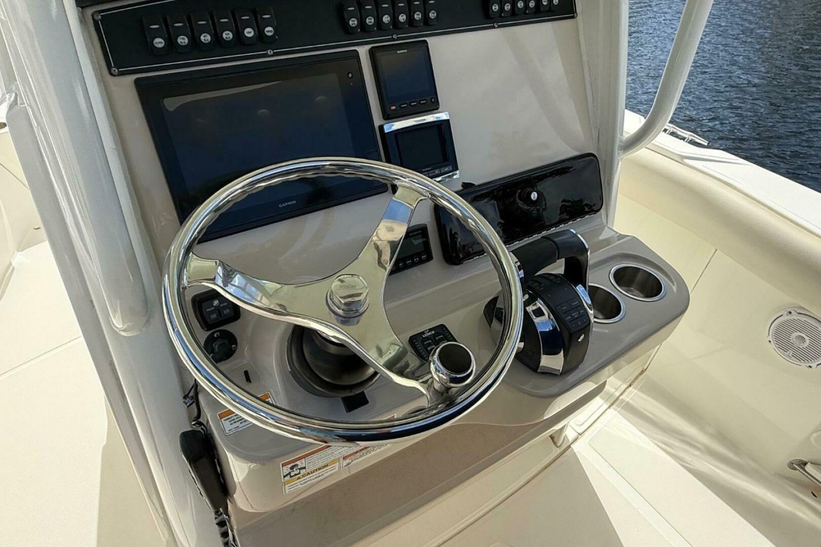 2018 Boston Whaler 250 Outrage - Image 9