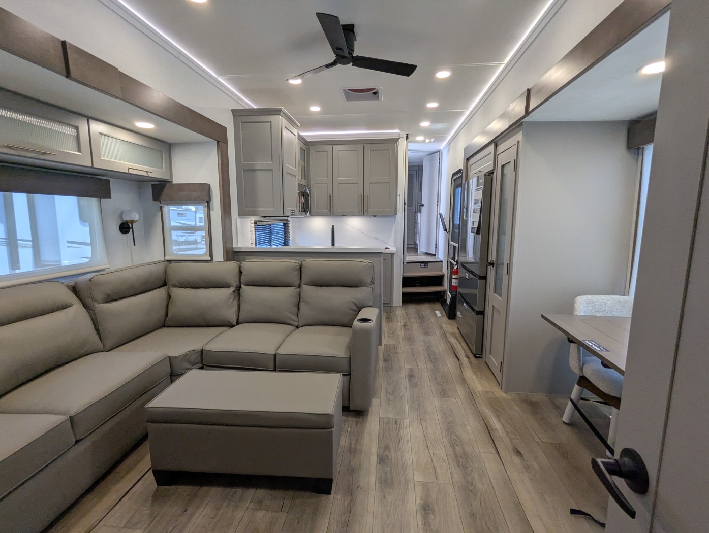 2026 Alliance RV Paradigm 395DS - Image 37